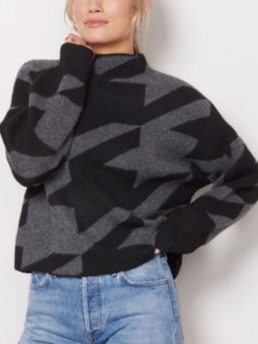 Evereve Brielle Large Houndstooth Pullover Mock Neck Sweater